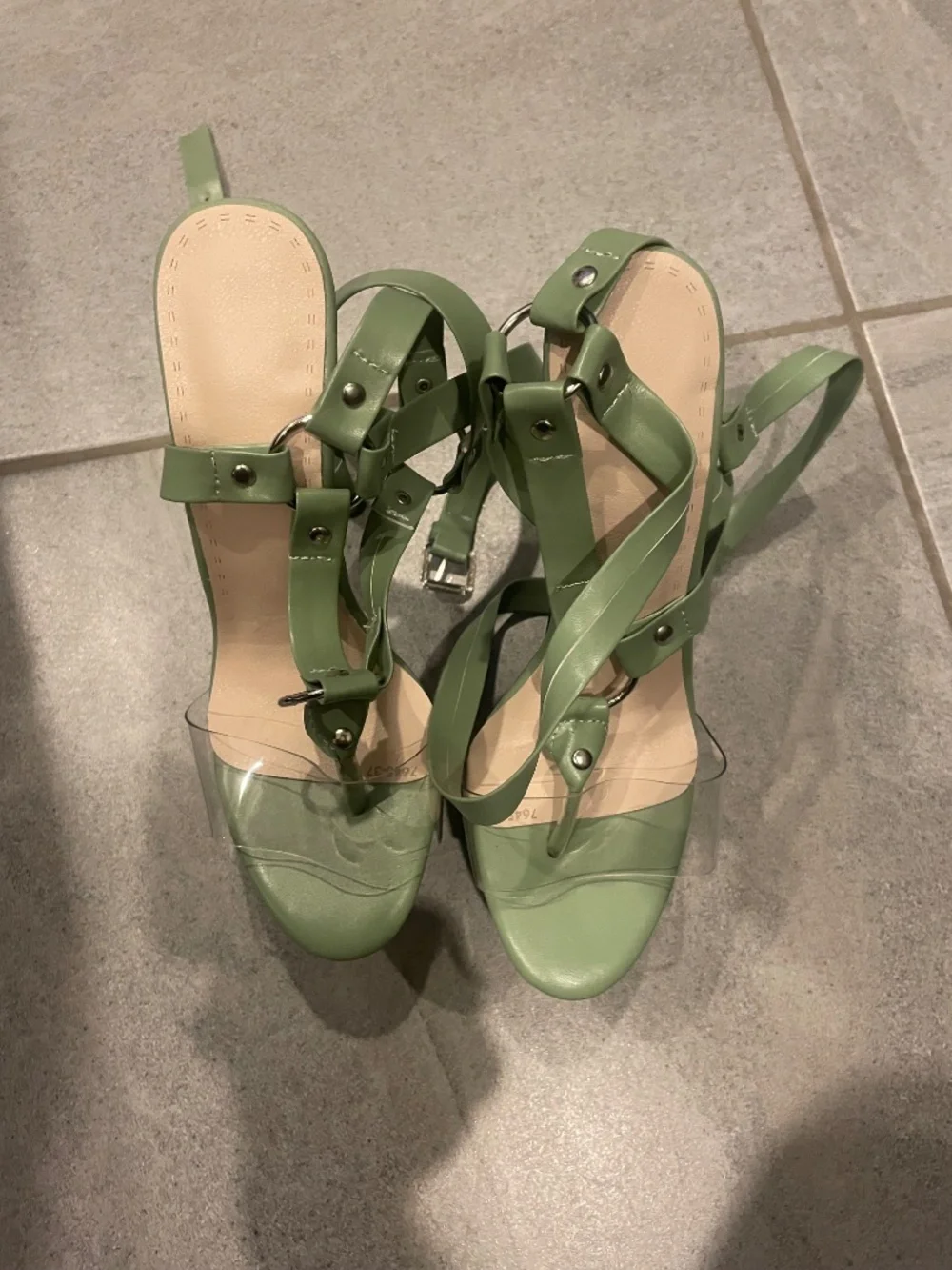 NIB NO NAME Sage Green Platform Sandals